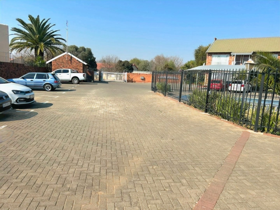 2 Bedroom Property for Sale in Pellissier Free State